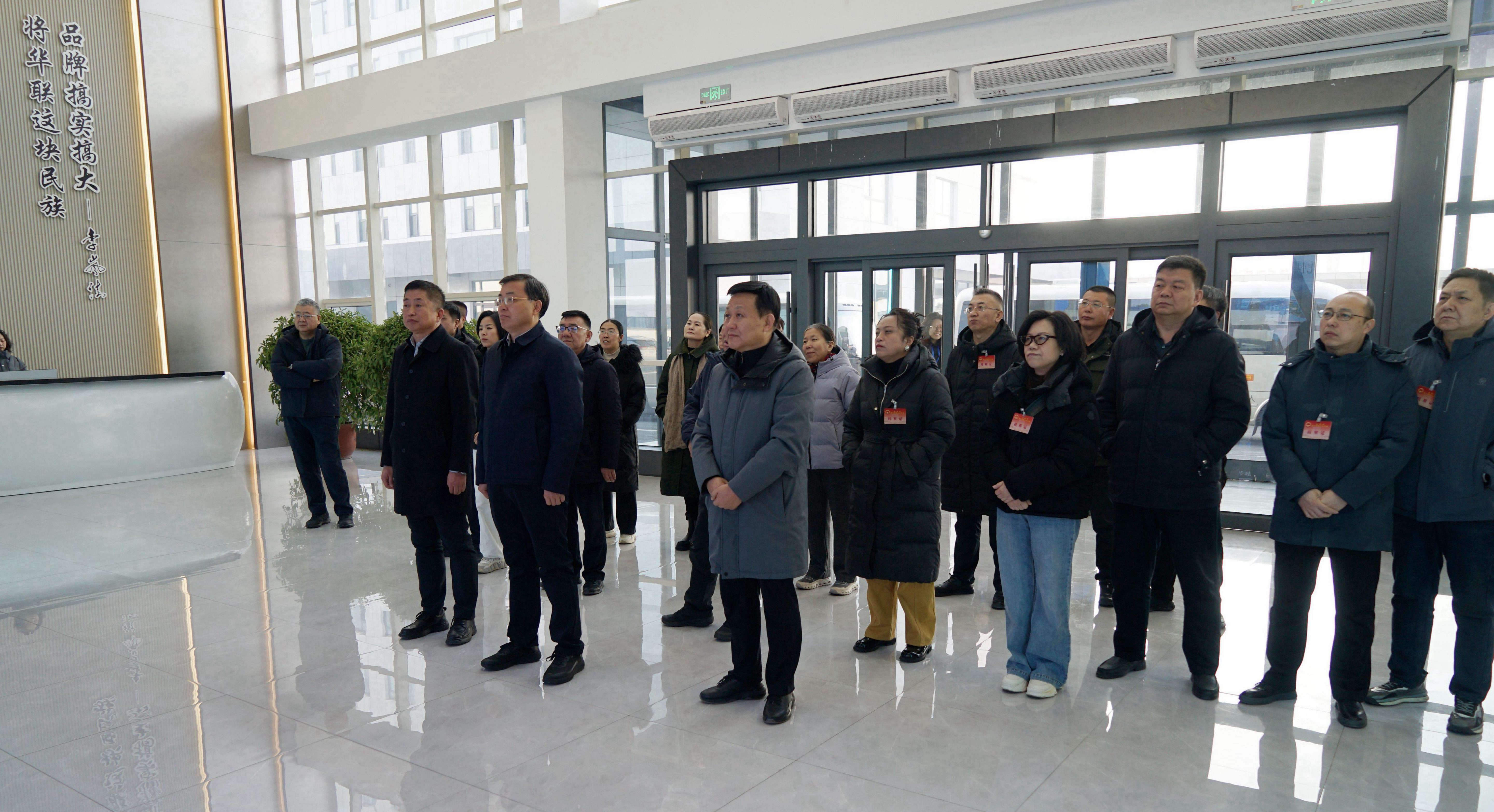 在同省人大代表开展集中视察